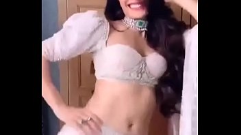 jacqueline fernandez sexy navel shake