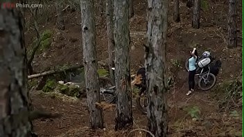 Phang nhau trong rừng Full HD 