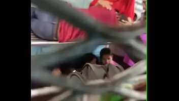 desi girl smooches his boyfriend in train