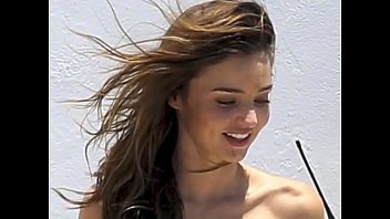 Miranda Kerr Topless: 