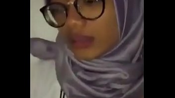 Jilbab Tocil Nangis Pecah Perawan