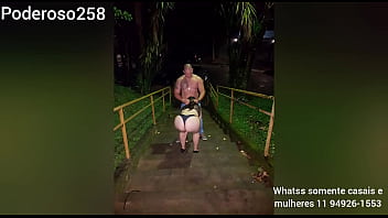 Estava parado no dogging praça mirante da lapa, marido cuckold chamou pra dar volta com esposa no banco de trás do carro , enquanto ele dirigia (completo red)